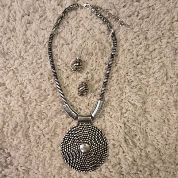 NWOT Silver Necklace + Earrings Chunky - Picture 2 of 8